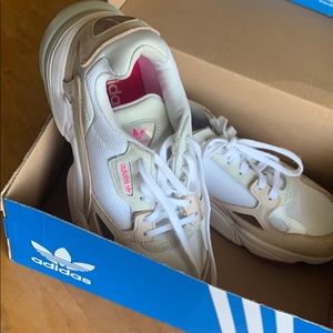 Adidas falcon runner